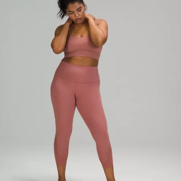 Wunder Under Scalloped Hem High-Rise Crop Luxtreme - Picture 5 of 5